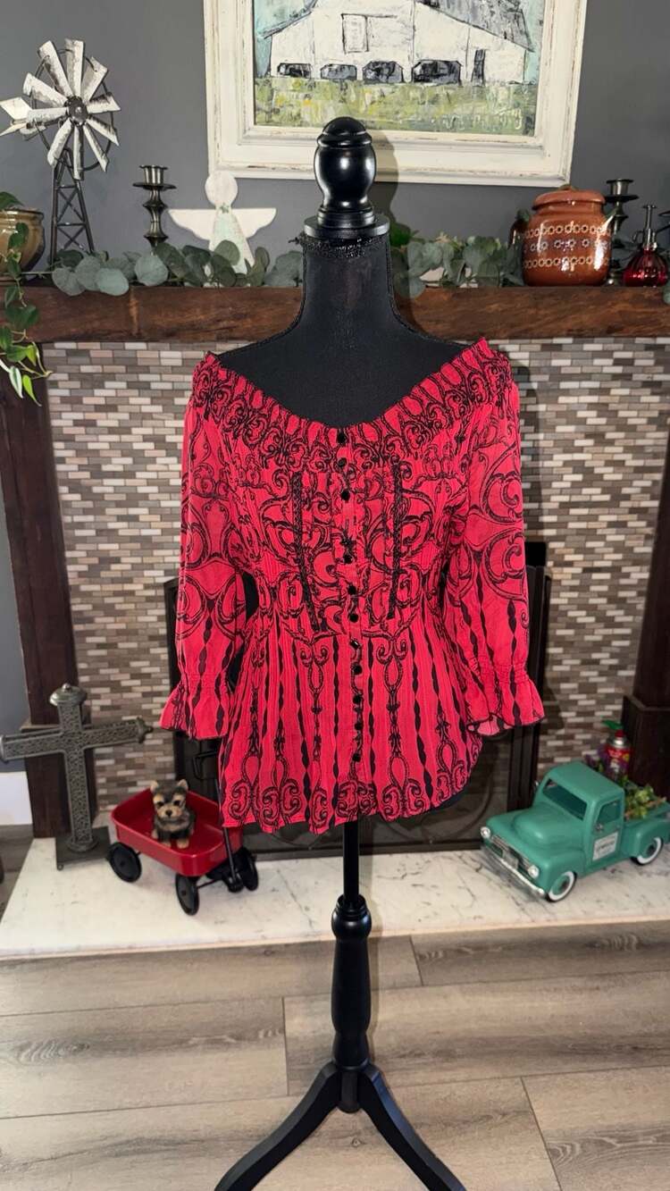 Violin Label Red Black Pleated Blouse Medium Front Button 3/4 Sleeve
